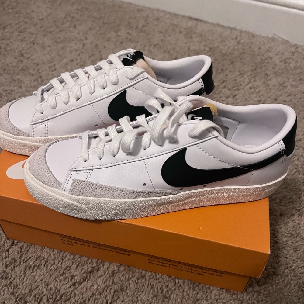 NEW - Nike Women’s Blazer Low 77